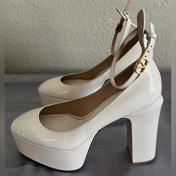 Valentino Garavani Tan Go Patent Leather Platform Heels $1150 - Picture 4 of 15